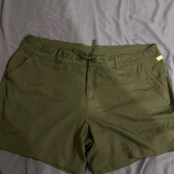 MAGELLAN Outdoors Shorts Women’s Size 2X Black Fishing Active Plus - Picture 2 of 6